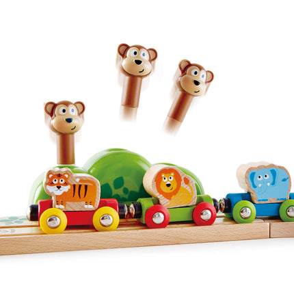 Seguir la música del tren de madera y los pequeños monos Hape