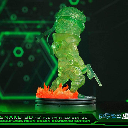Metal Gear Solid PVC SD Statuetka Solid Snake 20cm Camouflage Green Neon
