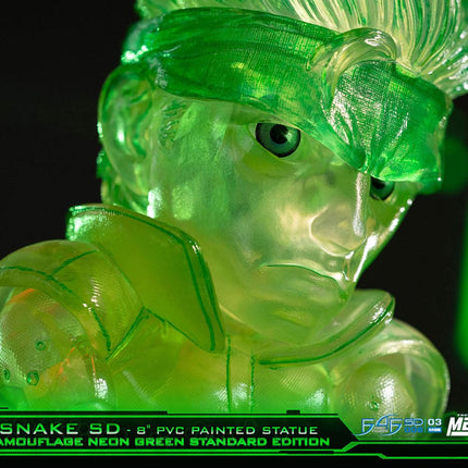 Metal Gear Solid PVC SD Statuetka Solid Snake 20cm Camouflage Green Neon