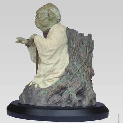 Yoda na Dagobah Statua Star Wars Episode V Elite Collection 16 cm