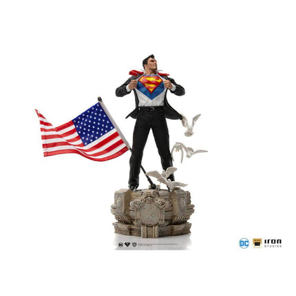 Clark Kent DC Comics Deluxe Art Scale Statue 1/10  29 cm Iron Studios - DECEMBER 2021